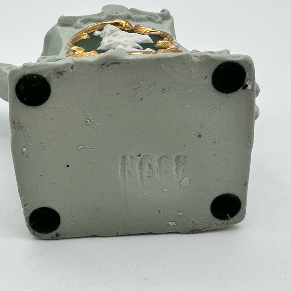 Schafer & Vater Jasperware Green Watering Can with Cameo Girl Figurine - Picture 3 of 5